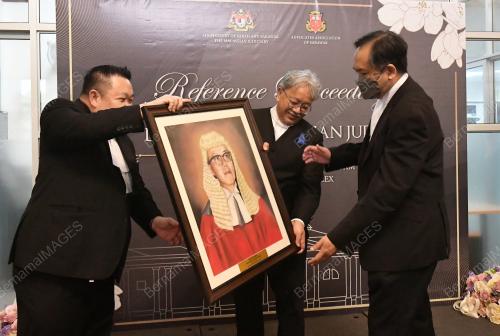 TAN SRI ABANG ISKANDAR ABANG HASHIM