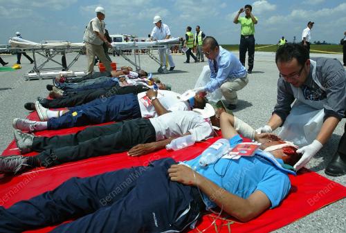 LATIHAN PESAWAT TERHEMPAS