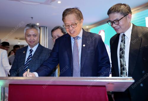 TAN SRI ABANG JOHARI TUN OPENG