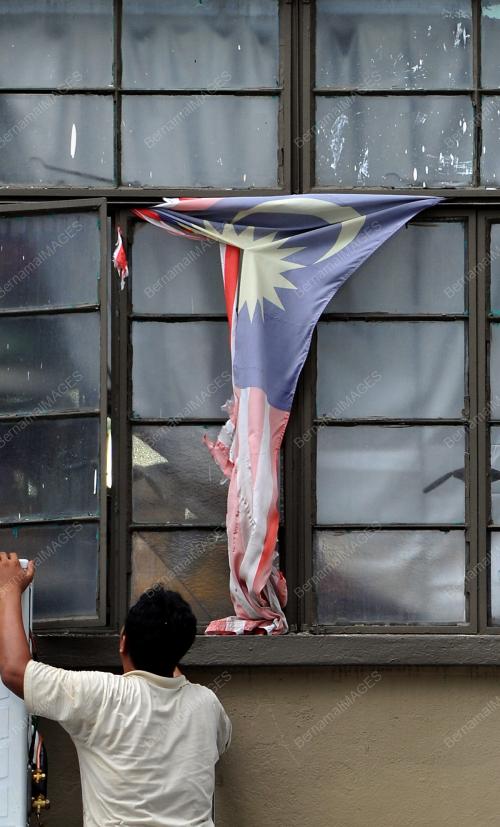 BENDERA LUSUH