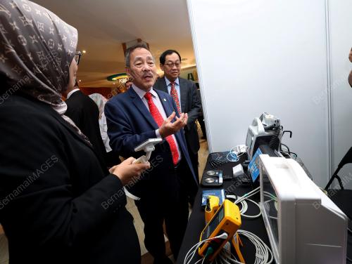 DATUK SERI ROLAND SAGAH WEE INN