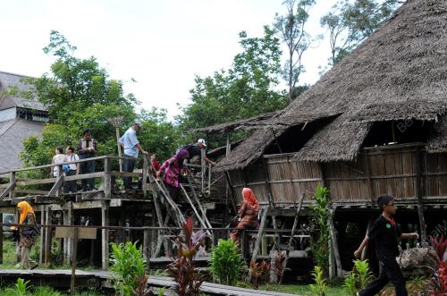 KAMPUNG BUDAYA SARAWAK