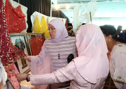RAJA PERMAISURI AGONG TUANKU AZIZAH AMINAH MAIMUNAH
