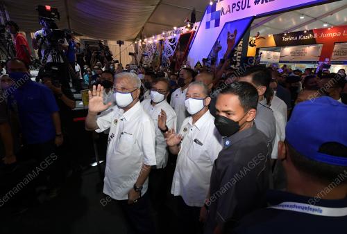 DATUK SERI ISMAIL SABRI YAAKOB