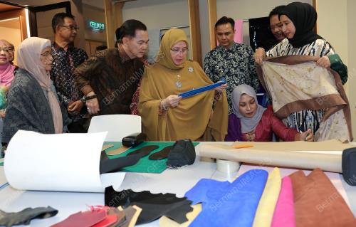 TUNKU HAJAH AZIZAH AMINAH MAIMUNAH ISKANDARIAH