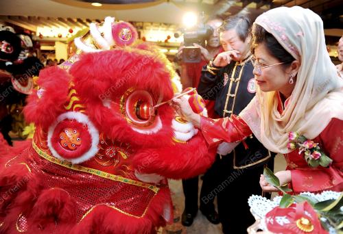 SK02_08012012_TARIAN_SINGA_1