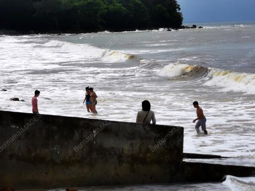 AMARAN LAUT BERGELORA