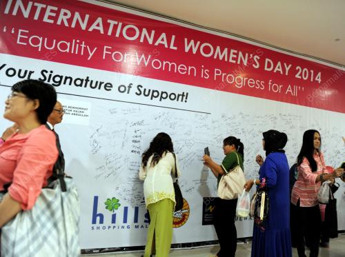 SK02_08032014_HARI_WANITA