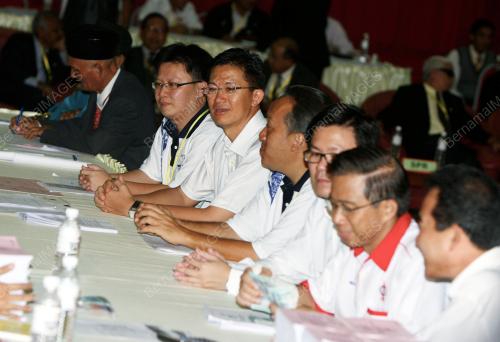 PENAMAAN CALON