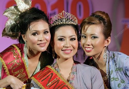 RATU KEBAYA ASLI SARAWAK