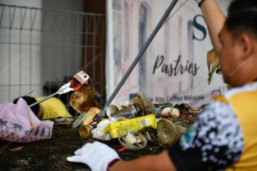 TRASH HERO KUCHING