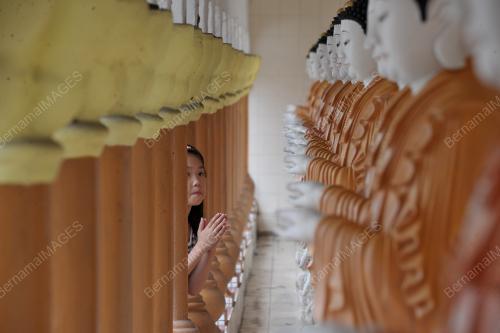 SK02_10052017_WESAK