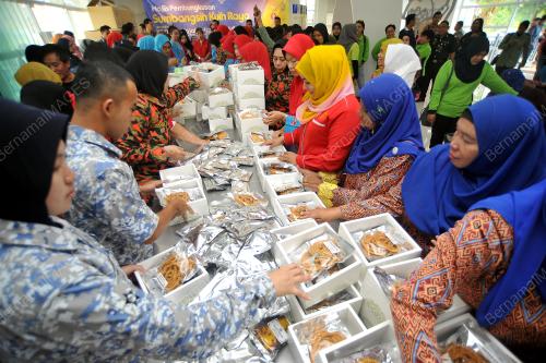 SK02_10062017_BUNGKUS_KUIH_RAYA