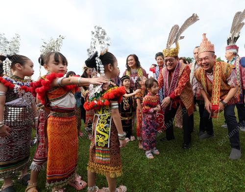 DATUK AMAR DOUGLAS UGGAH