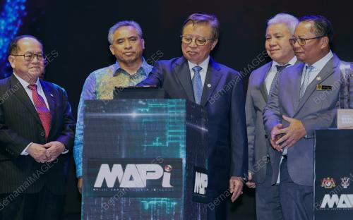 TAN SRI ABANG JOHARI TUN OPENG