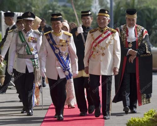 TUN ABANG MUHAMMAD SALAHUDDIN ABANG BARIENG