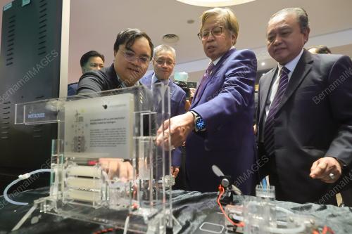 TAN SRI ABANG JOHARI TUN OPENG