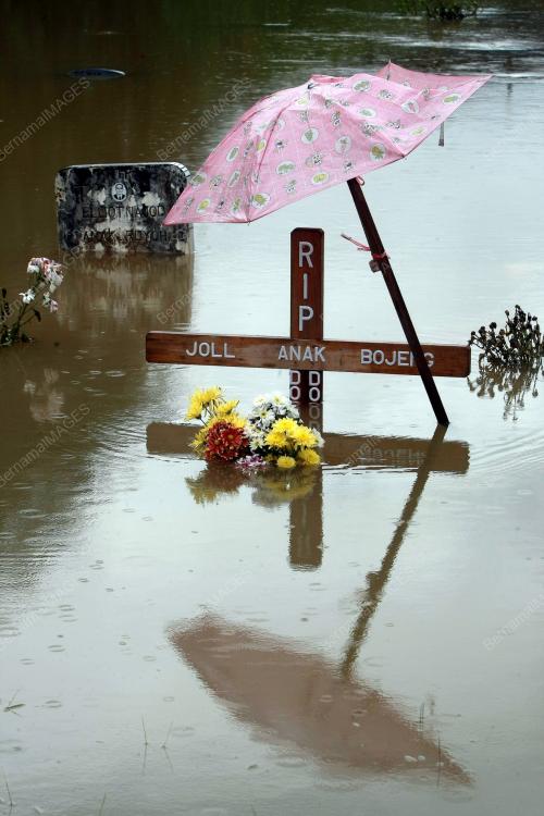SK02_12012011_BANJIR_KUBUR