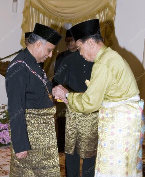 TUN ABANG MUHAMMAD SALAHUDDIN ABANG BARIENG