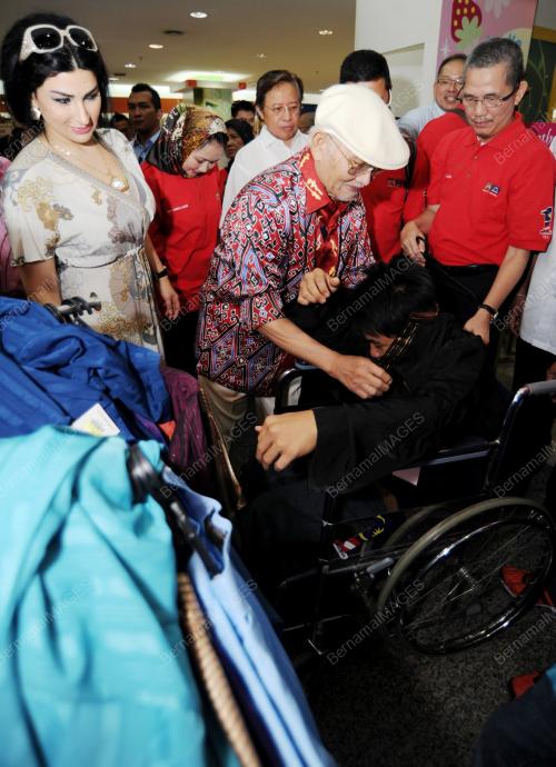 SK02_12082012_BAJU_RAYA