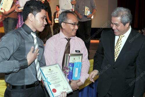 SK02_12112013_TINTA_KENYALANG