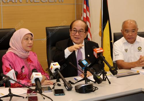 DATUK AMAR DOUGLAS UGGAH EMBAS
