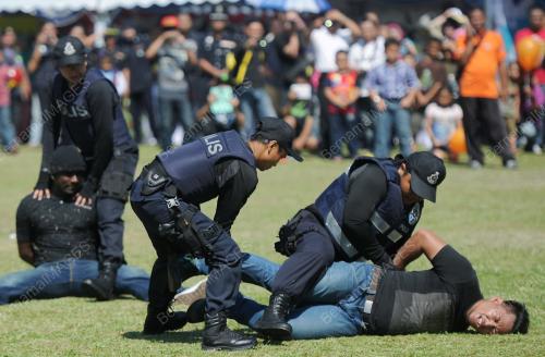 SK02_13042014_TERBUKA_POLIS