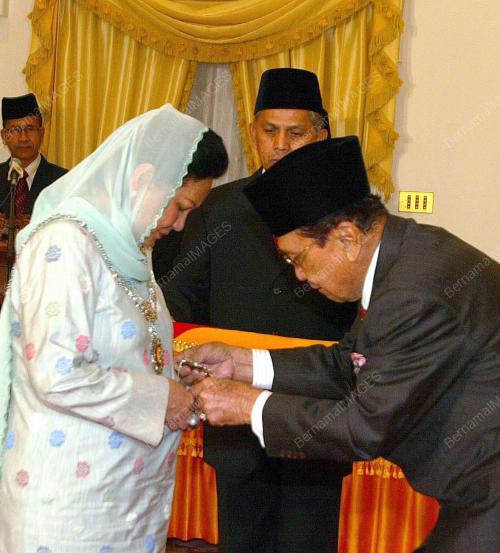 TUN ABANG MUHAMMAD SALAHUDDIN