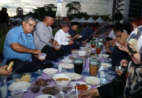 DATUK AARON AGO DAGANG