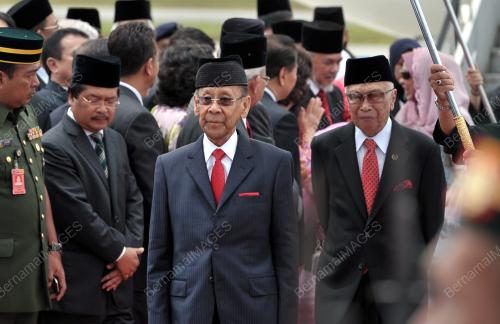 SK02_15092013_AGONG