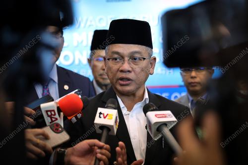 SENATOR DATUK DR MOHD NA'IM MOKHTAR