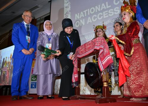TAN SRI TENGKU MAIMUN TUAN MAT