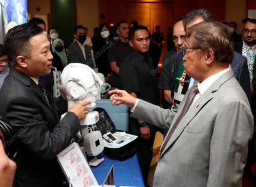 TAN SRI ABANG JOHARI TUN OPENG