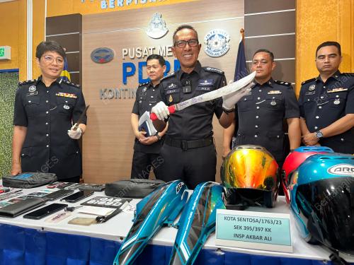 DATUK MOHD AZMAN AHMAD SAPRI
