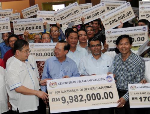 SK02_16082012_BANTUAN_SJK_SMJK