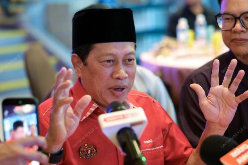 DATUK SERI DR AHMAD MASLAN
