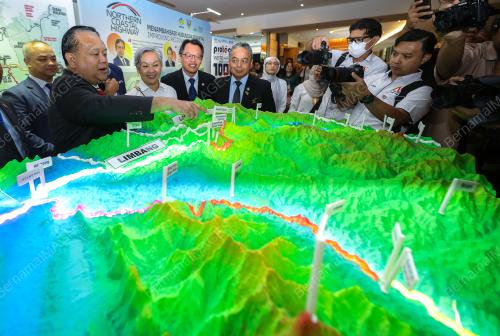 DATUK SERI ALEXANDER NANTA LINGGI