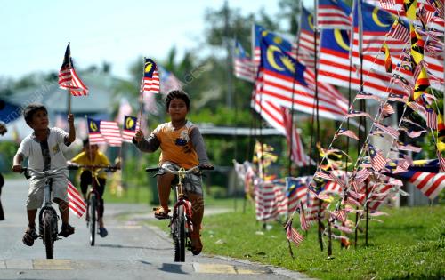 SK02_17082016_BENDERA
