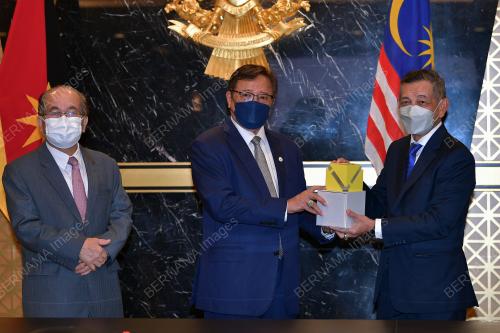 TAN SRI ABANG JOHARI TUN OPENG