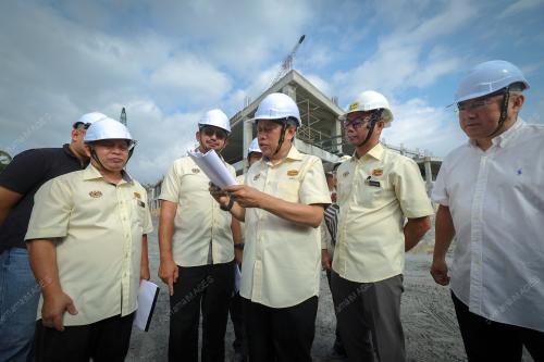 DATUK SERI DR AHMAD MASLAN