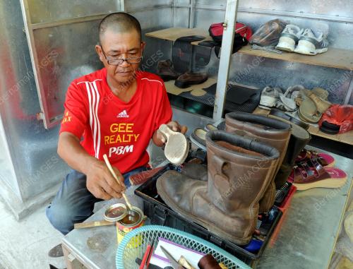 SK02_18062014_TUKANG_KASUT