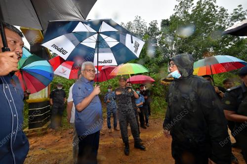 DATUK SERI HAMZAH ZAINUDDIN