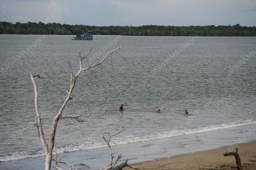 PANTAI BELAWAI DI TANJUNG MANIS SARAWAK