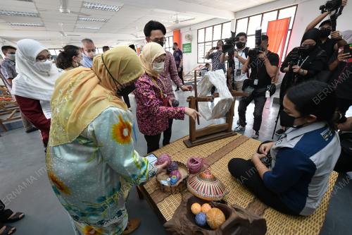 DATUK SERI NANCY SHUKRI