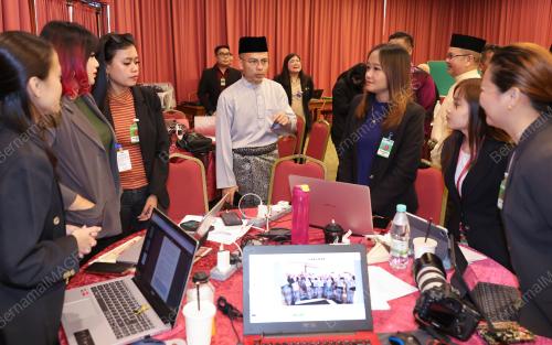 FAHMI FADZIL