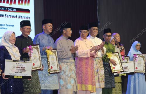 TAN SRI ABANG JOHARI TUN OPENG