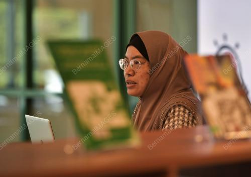 DR NADRAWINA ISNIN