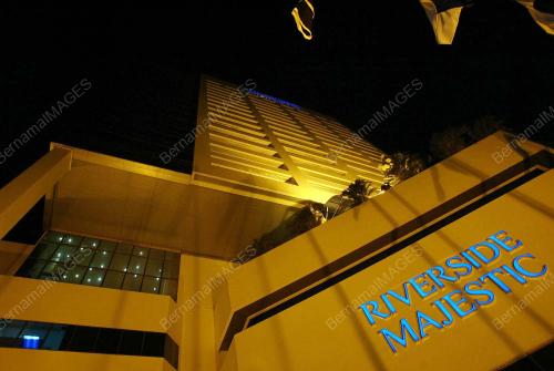 RIVERSIDE_HOTEL