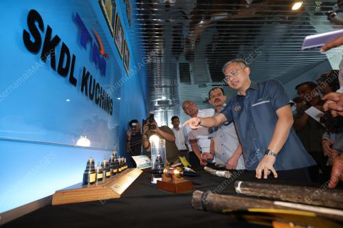 FAHMI FADZIL