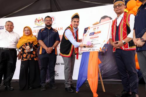 DATUK DR ASYRAF WAJDI DUSUKI